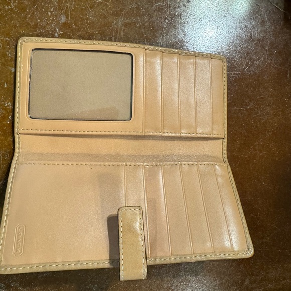 Coach bi fold wallet - Picture 3 of 3